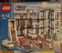 LEGO CITY: Police Station 7498 New Sealed Retired Set 2011 Damaged Box**