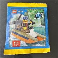 Lego City Explorer and Hovercraft Paper Bag - (952508)