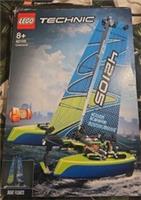 LEGO 42105 Technic Catamaran to Race Power Boat 2in1 Model SLIGHT SQUASHED BOX