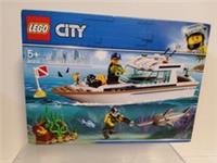 Lego City Diving Yacht 60221 Brand New and Sealed 5+