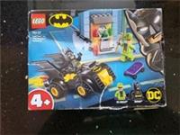 NEW SEALED LEGO Super Heroes Batman vs. The Riddler Robbery 76137 Damged Box