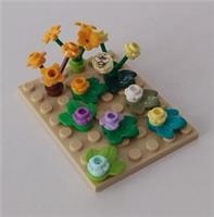 Lego - A 6x8 Flower Filled Garden Flower Bed with Bee - NEW - Custom #70