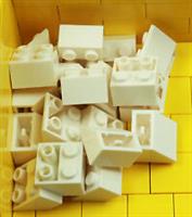 BRAND NEW LEGO BRICKS - 20 x WHITE 2x2 INVERTED SLOPE BRICK 45 3660 -