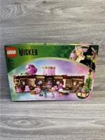 LEGO Wicked: Glinda & Elphaba's Dormitory (75683)