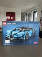 LEGO TECHNIC: Bugatti Chiron (42083)