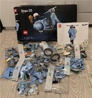 LEGO SET 10298 VESPA 125 (ETA 18+) 1106 PIECES box Is Damaged Contents New