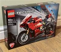 LEGO 42107 TECHNIC DUCATI PANIGALE V4 R MOTORCYCLE - BRAND NEW IN SEALED BOX