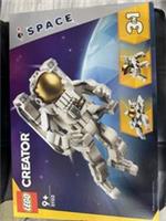 LEGO CREATOR: Space Astronaut (31152) 3 in 1 Set Age 9+