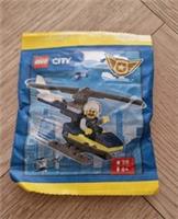 LEGO CITY HELICOPTER & PILOT MINIFIGURE 952402 BRAND NEW IN SEALED BAG