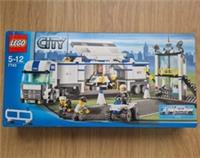LEGO City 7743 Police Command Center Truck Lab NEW & SEALED
