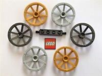 LEGO 4 Large Wagon Wheels with 8 Spokes 34mm (4489) with 2 axles