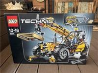 Brand-new, factory-sealed LEGO Technic 8295 Telescopic Handler.