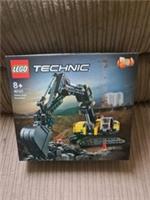 LEGO TECHNIC: Heavy-Duty Excavator (42121)