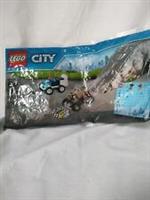 LEGO CITY: Police Chase (5004404) Unopened Pack-37 pieces-Age 6+