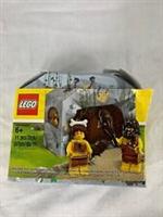 LEGO Caveman & Cavewoman (5004936) New Box Damaged
