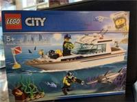 LEGO CITY 60221 Diving Yacht With Minifigures NEW Unopened Boxed