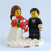 LEGO Bride & Groom Minifigure Set with Red Bouquet, Wedding Ring and Baseplate