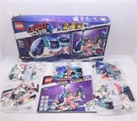 LEGO The LEGO Movie 2: Pop-Up Party Bus (70828) not complete