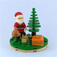 Lego Santa Minifigure with Festive Tree & Presents Diorama Christmas Eve Display