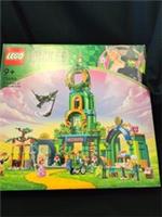 Lego Wicked Welcome To Emerald City Set 75684