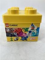LEGO Classic 10692 Set With 221 pcs With Manual Boxed Retired