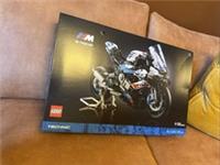 LEGO Technic BMW M 1000 RR Racing Motorcycle 42130 LEGO Set ( Slight Damaged Box