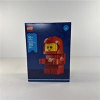 LEGO 40767 Up-Scaled Baby Space Astronaut