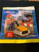 LEGO City - Builder with Plate Compactor and Flashing Arrow Sign - 952510 - New