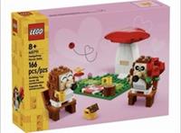 LEGO Iconic: Hedgehog Picnic Date (40711)