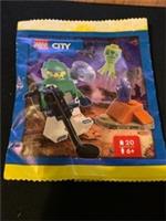 LEGO 952511 - Astronaut with Alien and Crystal - Mini Set 2025 - New & Sealed