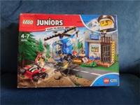 LEGO 10751 Juniors Mountain Police Chase Building Set