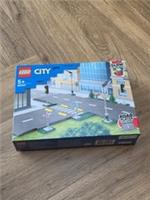Lego - Road Plates - 60304 - City - Glow In The Dark - Brand New & Sealed
