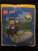 LEGO City - 952303 - Farmer with Lawn Mower - Mini Set - New & Sealed 2023