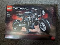 LEGO TECHNIC: The Batman Batcycle (42155) - BNIB - Free P&P