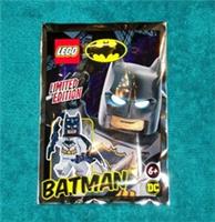 LEGO BATMAN : Batman with cape and 2 Bat-a-Rangs Polybag Set 211901 BNSIP