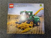 LEGO TECHNIC: John Deere 9700 Forage Harvester (42168) - BNIB - Free P&P