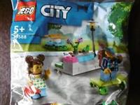 LEGO POLYBAG 30588 CITY PLAYGROUND KIDS SKATE PARK NEW SEALED