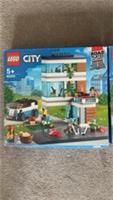 LEGO CITY: Family House (60291)