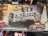 LEGO Marvel SpiderMan Vs Doc Ock Subway Train Scene LEGO 76321 New COMPLETE SET