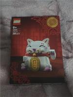 LEGO Lucky Cat Good Luck Decor Piece Building Kit (40813)