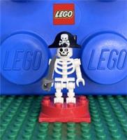 LEGO Skeleton Castle 💀Skeleton Minifigure with Pirate Hat & Sword - 11C