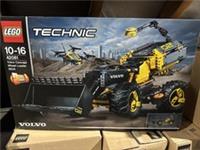 LEGO TECHNIC: Volvo Concept Wheel Loader ZEUX (42081)