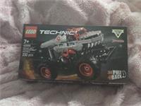 Lego Technique 42200 Monster Jam Thunder ROARus Pull Back Brand-New ￼