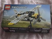 LEGO Technic Bush Plane 42198 Building Kit New Sealed