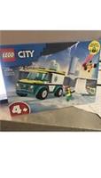 LEGO City Emergency Ambulance and Snowboarder Toys 60403 🎁❤️🎄