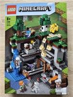 Lego Minecraft The First Adventure 21169 Brand New Sealed FREE POSTAGE