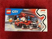 LEGO CITY: F1 Pit Stop & Pit Crew with Ferrari Car (60443) 6+ New&sealed
