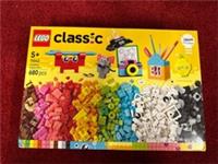 LEGO CLASSIC: Creative Happy Box (11042) 5+ New&sealed 680pcs Bit Scratch Box