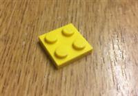 Lego 2x2 plate in yellow - pack of 20 (3022) - NEW - city/star wars/marvel