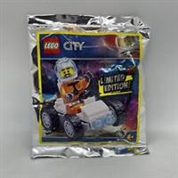Lego CITY 951911 Astronaut Minifigure with Space Buggy Foil Pack (2019) cty1059
